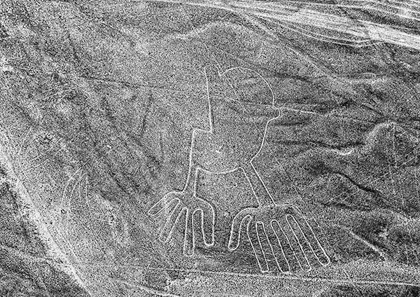 Antonia Zimmermann Nascaebene Ica Peru Nascalines Hands